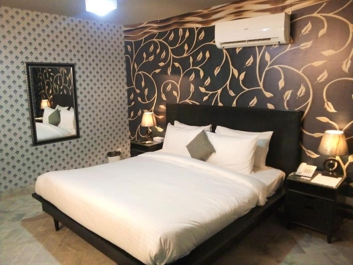 Bondi Beach Resort Karachi Bagian luar foto
